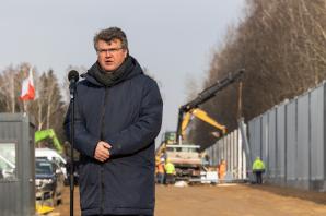 [VIDEO] Powstaje zapora na granicy polsko-białoruskiej